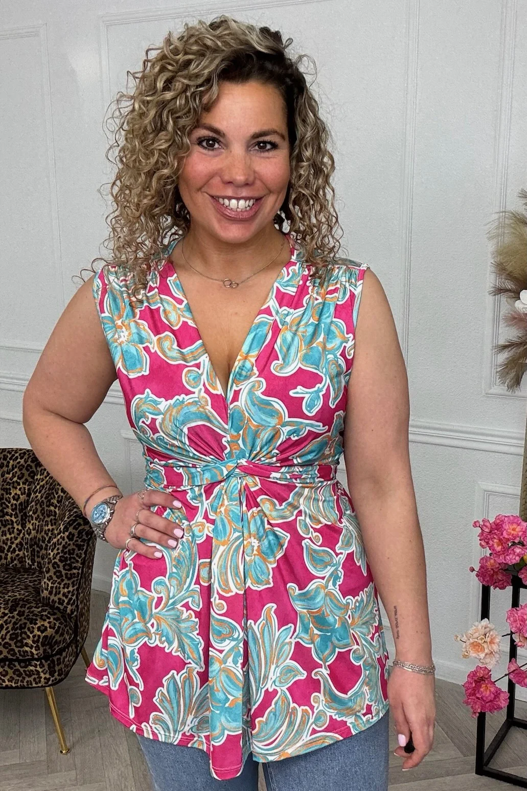 Curvy Knotted Sleeveless Flower Top - Fuchsia/Sage