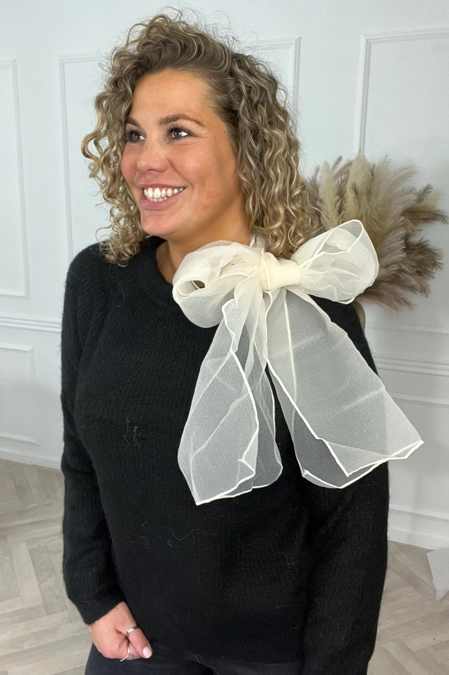 Joyce Perfect Bow Sweater - Black - Image 2